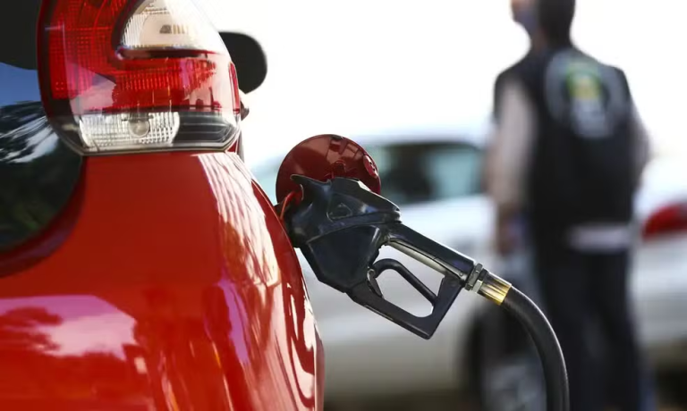 Governo propõe isenção do ICMS na importação de diesel até maio
