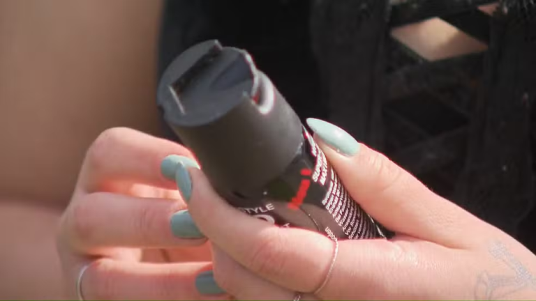 Entrega de spray de pimenta para mulheres com medida protetiva é aprovado
