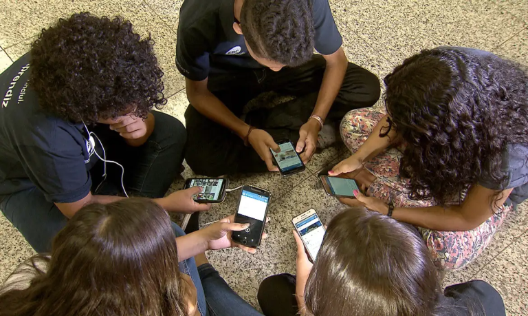 Especialistas afirmam que participação de famílias é desafio do ECA Digital