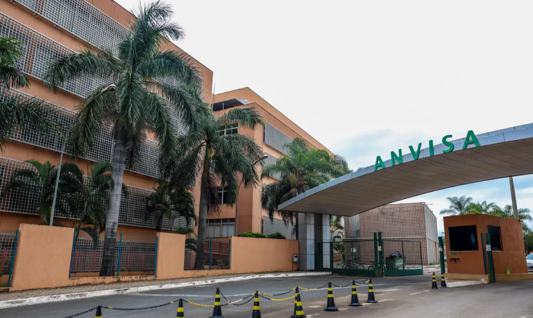 Anvisa proíbe plataforma de consulta online e entrega de medicamento