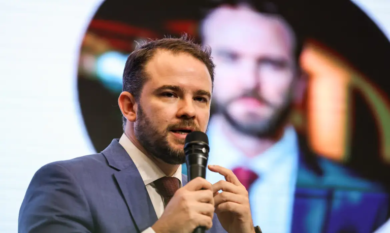 Dario Durigan assume Fazenda após saída de Haddad, afirma Lula