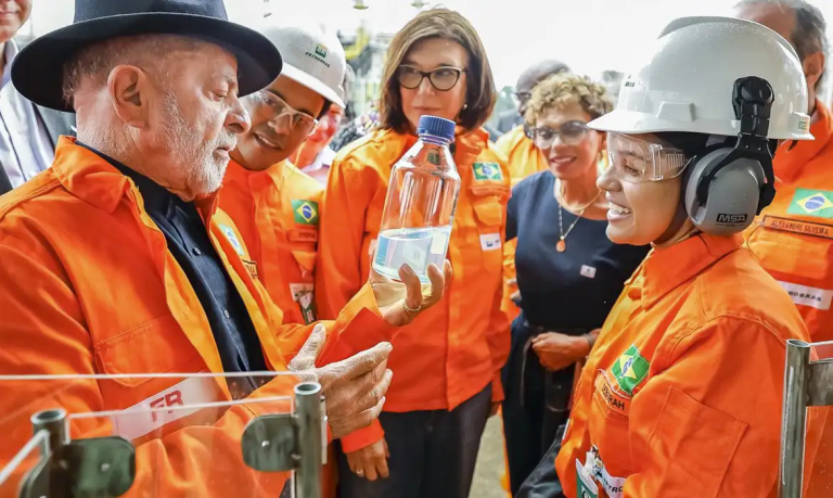 Lula defende existência de reserva estratégica de combustíveis