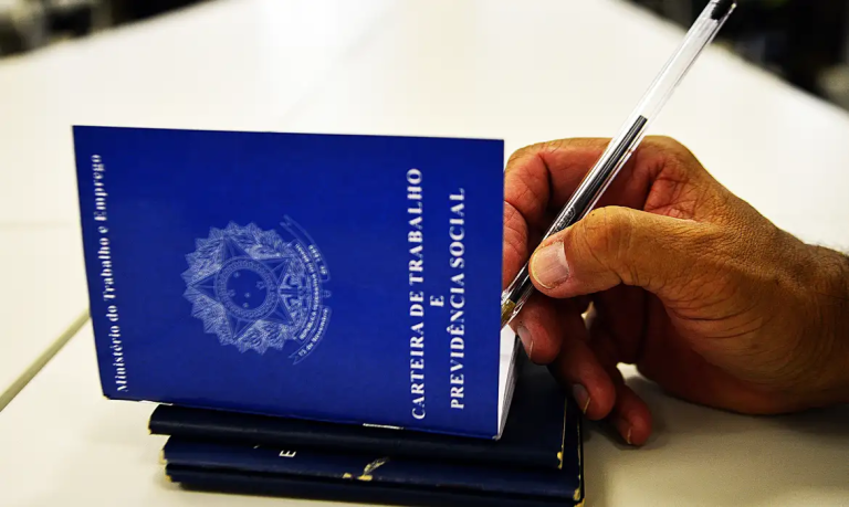 Brasil bate recorde com 66,8% dos trabalhadores na previdência social