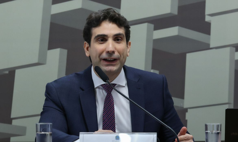 Brasil está mais preparado para volatilidade do petróleo, diz Galípolo