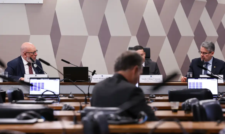 Ibaneis, Cláudio Castro e Campos Neto são convocados pela CPI do Crime
