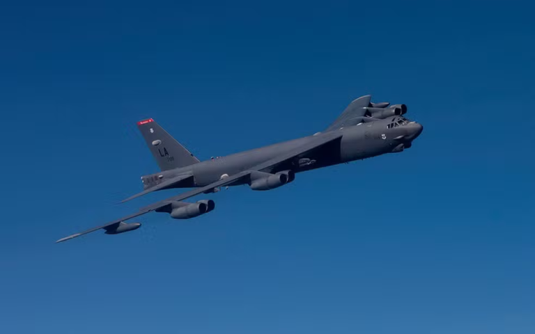 Bombardeiros americanos sobrevoam Irã pela 1ª após início da guerra