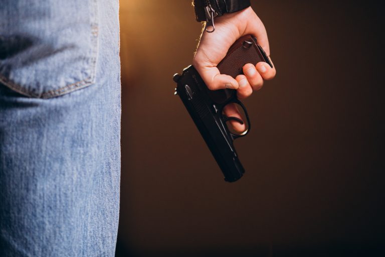 Homem que atirou em policial é denunciado por tentativa de homicídio em SC