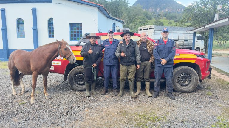 Homens se perdem em trilha durante cavalgada na região