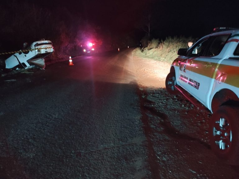 Ultrapassagem termina em capotamento e morte na SC-496
