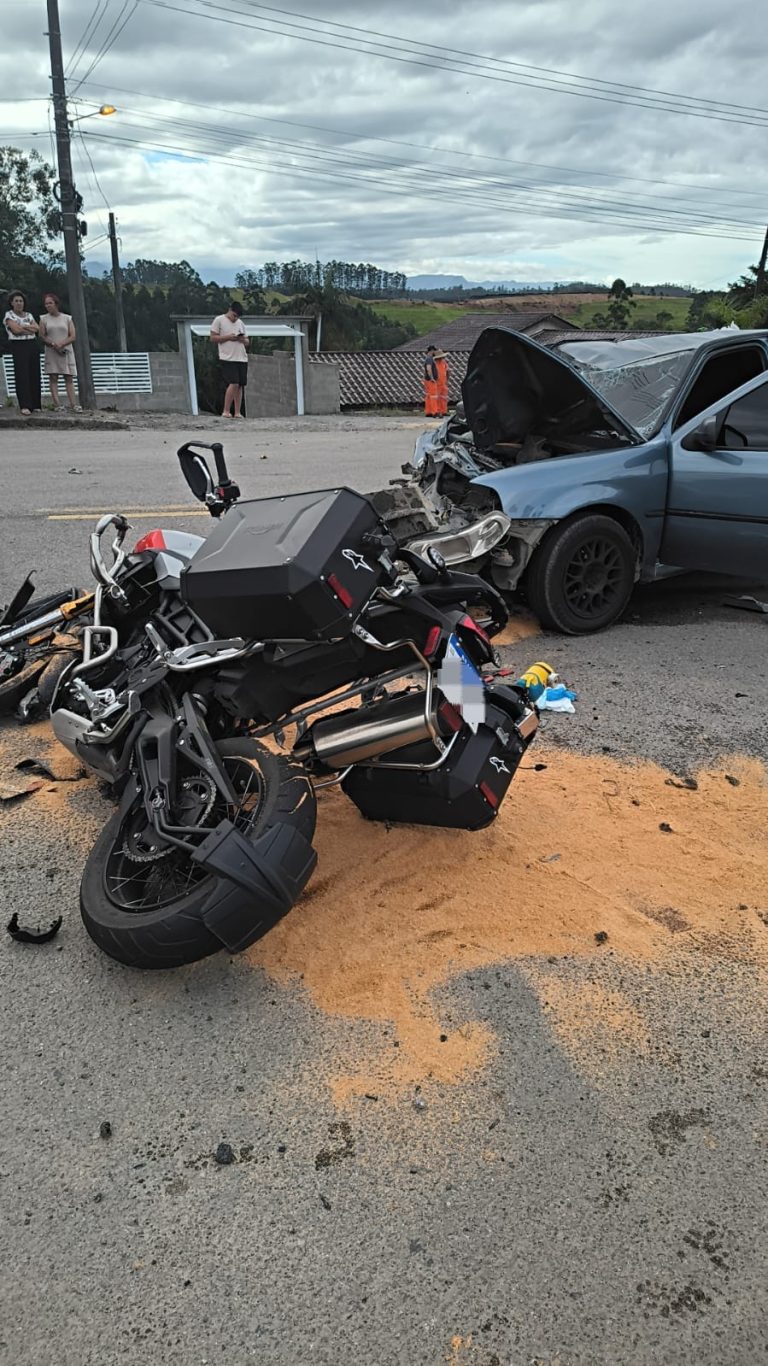 Acidente na SC-446 deixa um morto e bloqueia rodovia em Lauro Müller