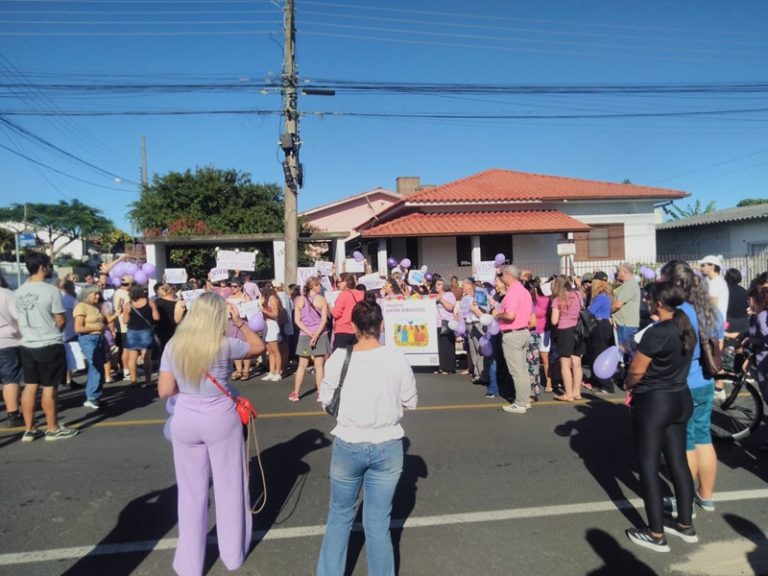 Mulheres vão às ruas em Araranguá por segurança