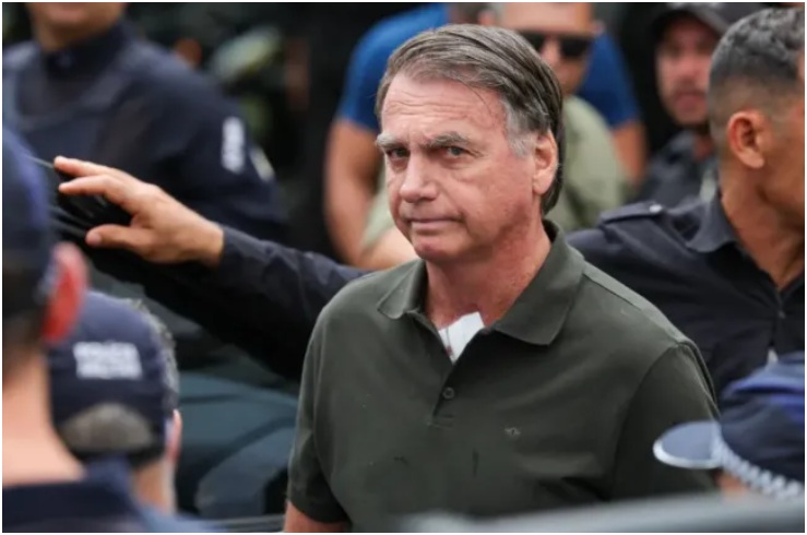 Moraes autoriza Bolsonaro a realizar cirurgia no ombro direito