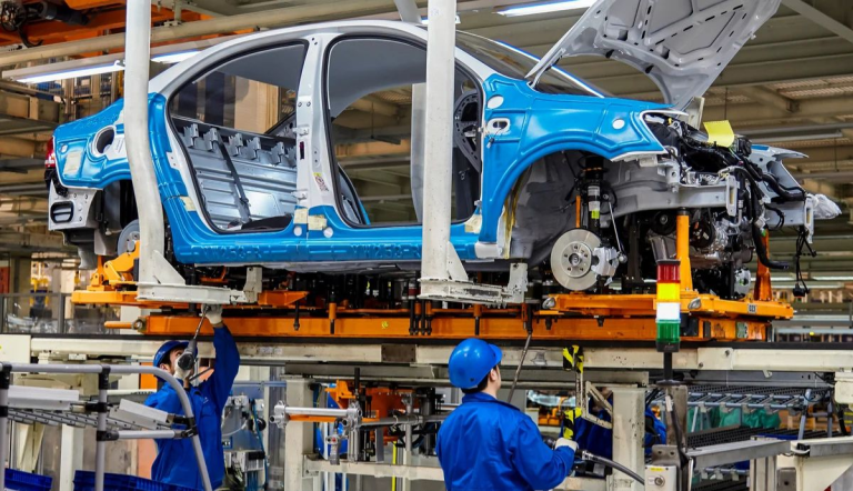 Dona da Fiat e Jeep alerta 700 mil motoristas para risco de incêndio