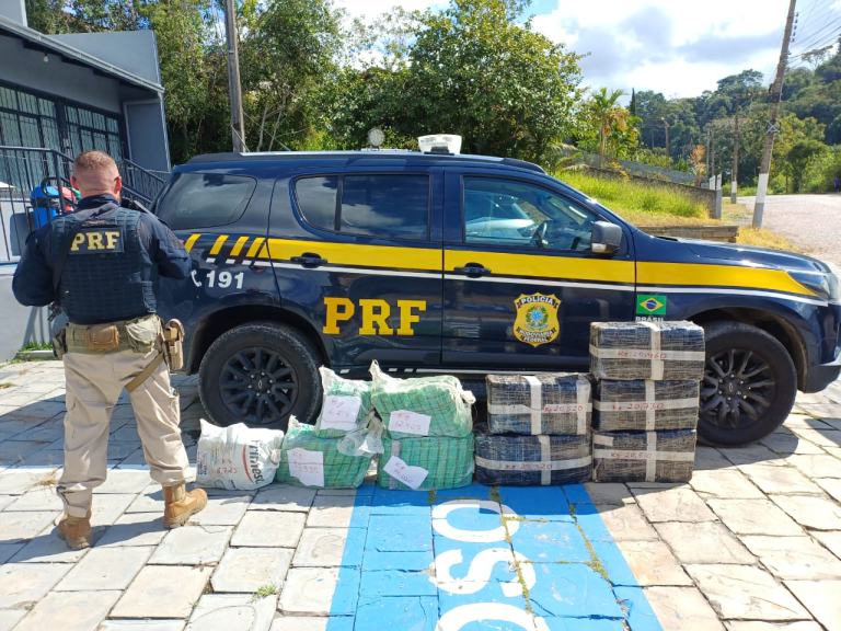 (vídeo) PRF apreende mais 160 quilos de maconha Alto Vale do Itajaí
