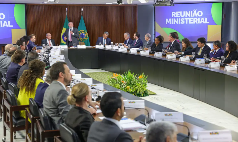 Veja quais ministros deixaram seus cargos para disputar as eleições