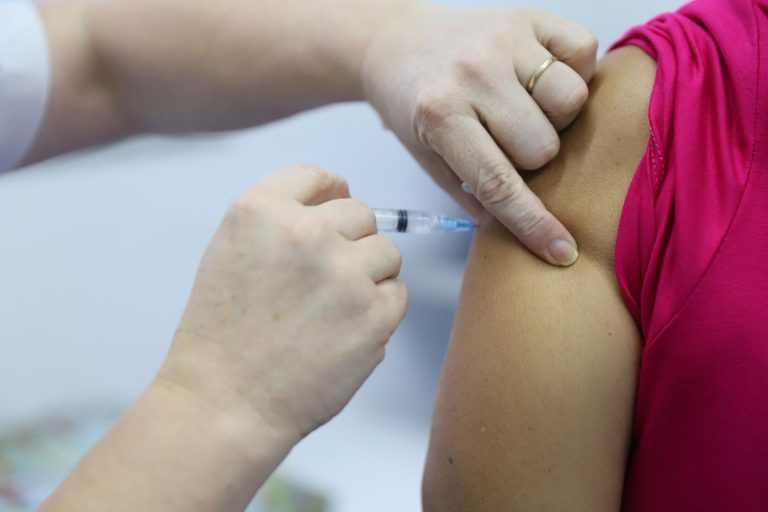 SC entra na última semana de campanha de vacinação contra a gripe 