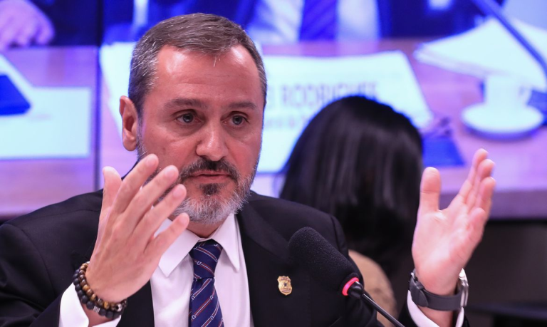 Agente de imigração dos EUA tem credenciais retiradas pela PF
