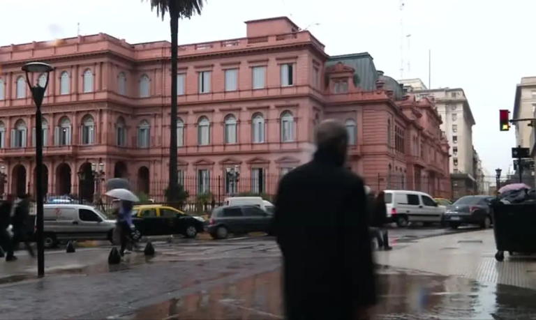 “Ataque à imprensa”: Milei proíbe acesso de jornalistas à Casa Rosada