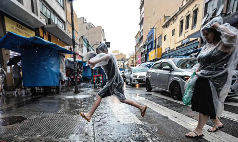 Fim de abril e começo de maio deve ser marcado por chuva frequente em SC