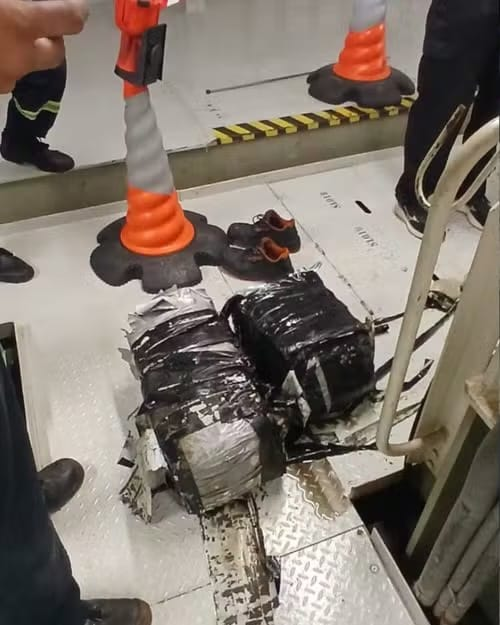 35 kg de cocaína são encontrados dentro de casco de tubulação em navio