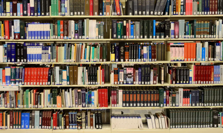 MEC lança aplicativo gratuito com oito mil livros