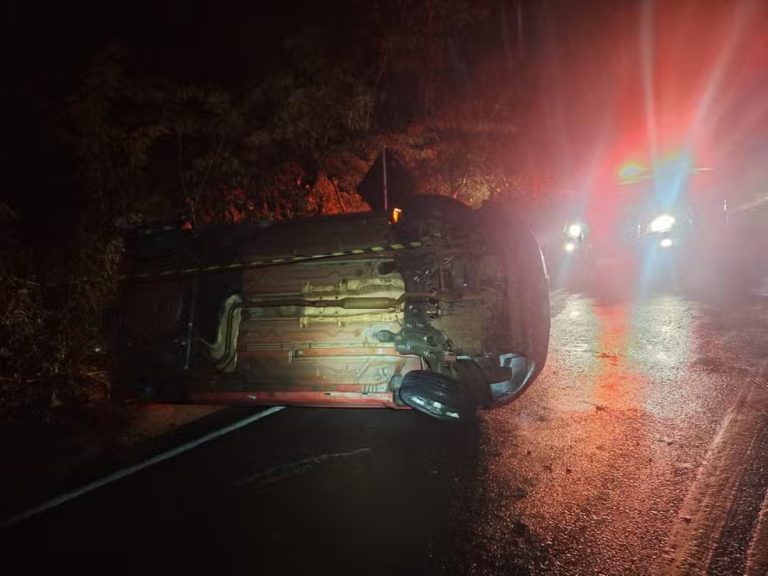 Adolescente sofre acidente de carro e é flagrada com 130 kg de maconha