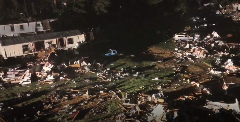 (Vídeo) Tornados deixam rastro de destruição no sul dos Estados Unidos