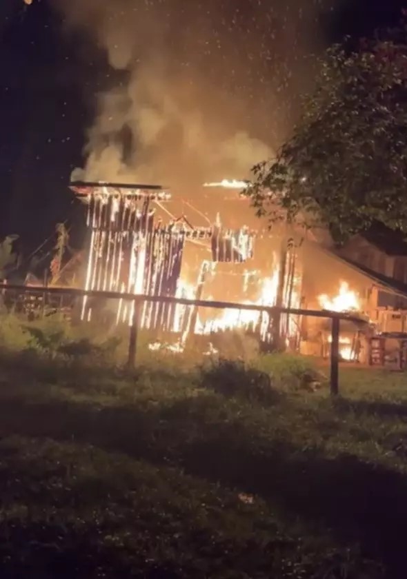 Homem morre em incêndio após casa pegar fogo durante apagão em Canelinha