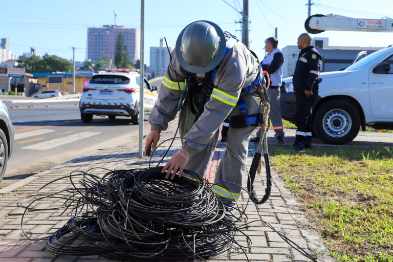 Operação Limpa Fios: mais de 900 quilos de cabos são recolhidos