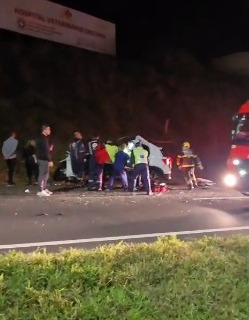 (Vídeo) Bombeiros atendem acidente na Via Rápida, em Criciúma