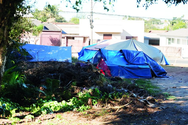 Acampamento provoca reclamações em bairro de Içara