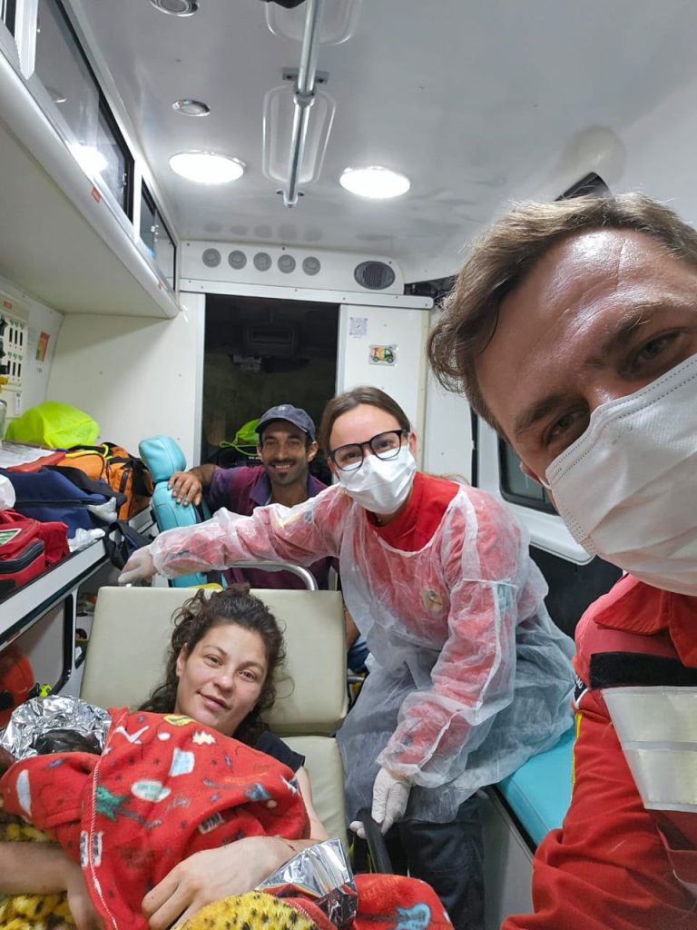 Parto acontece dentro de ambulância em Jaguaruna