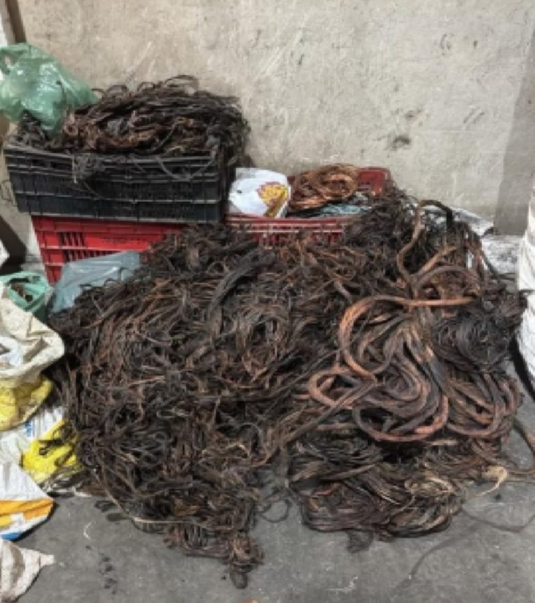 Dupla é presa por receptação de 151 quilos de fios de cobre furtados