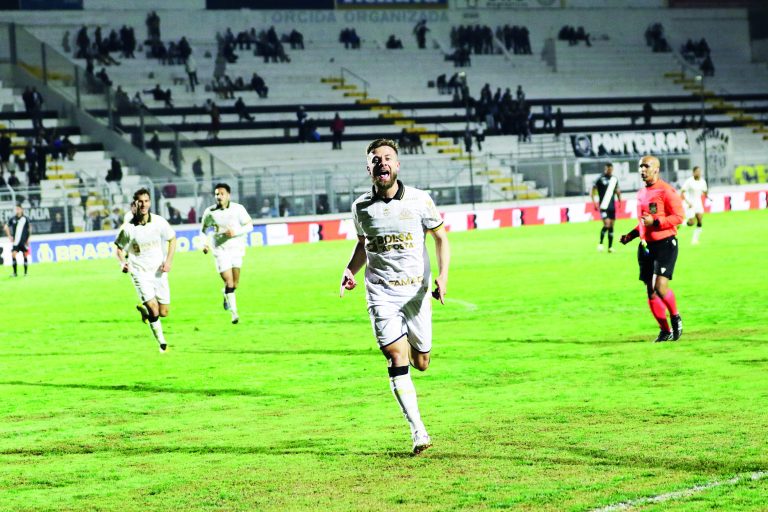 Marcelo Hermes brilha, Tigre vence e assume a liderança da Série B