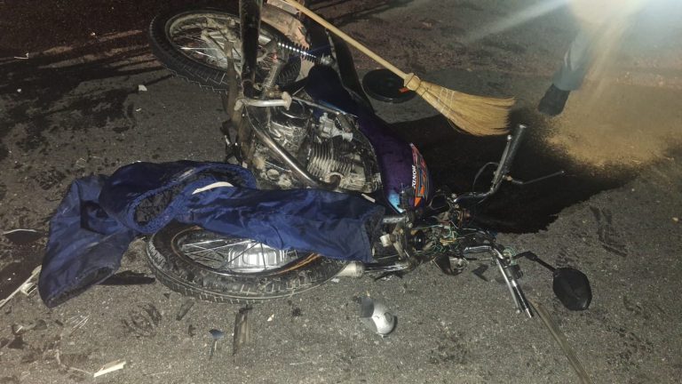 Motociclista fica gravemente ferida após colisão com carro na SC-486