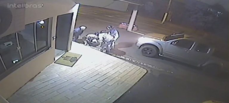 (Vídeo) Bebê de 11 dias é salvo por policiais após se engasgar em SC