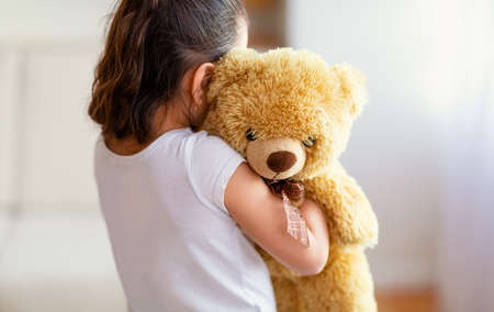 Pai é preso por cárcere privado após esconder filha de 4 anos em SC