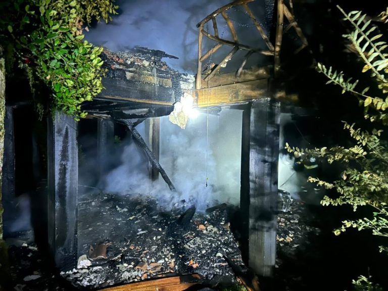 Cabana turística é destruída por incêndio em Urubici