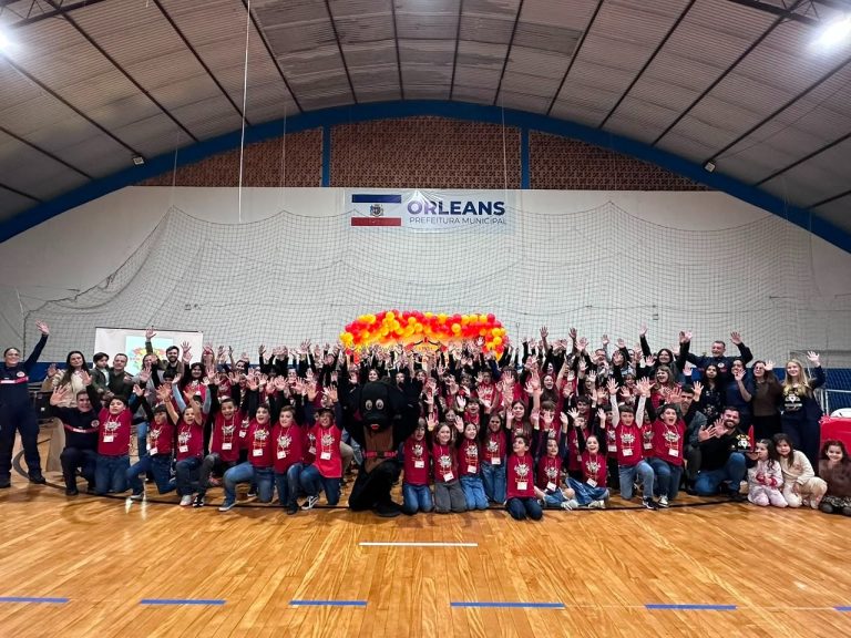 Orleans celebra a formatura de 119 alunos no Programa Bombeiro Mirim