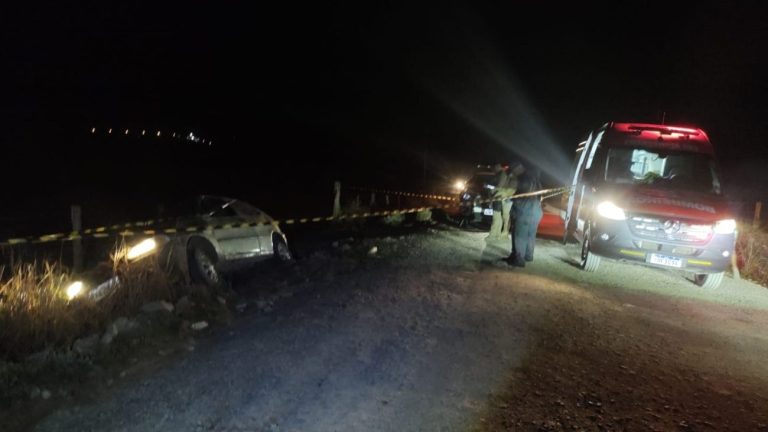 Homem é encontrado morto a tiros dentro de carro tombado em Correia Pinto