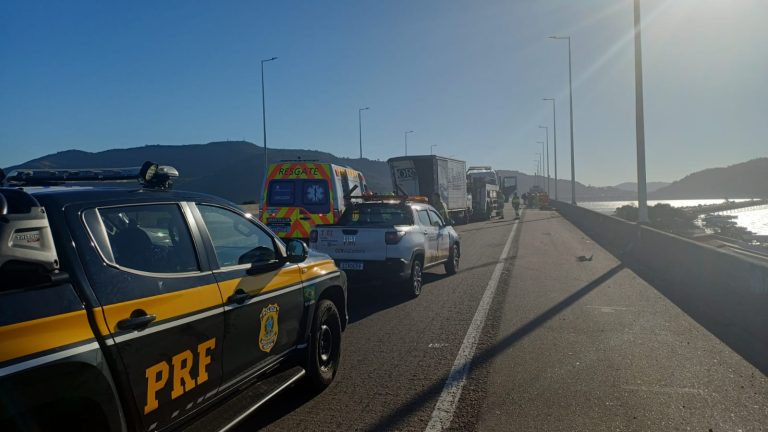 Interditada: 8 veículos se envolvem em acidente na ponte Anita Garibaldi