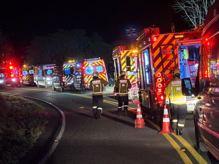 Sobe para quatro o número de mortos em acidente de ônibus no Oeste de SC