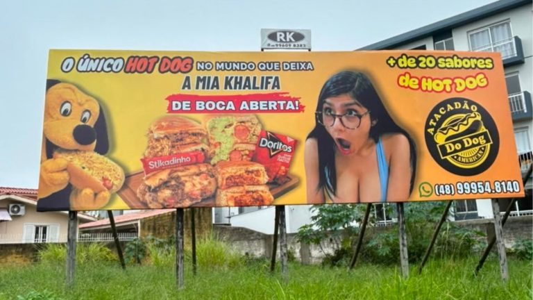 Outdoor com conotação sexual em Araranguá é removido; MP abre investigação