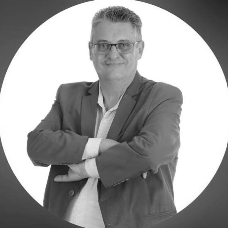 Criciúma presta homenagem a Ricardo Strauss com minuto de silêncio