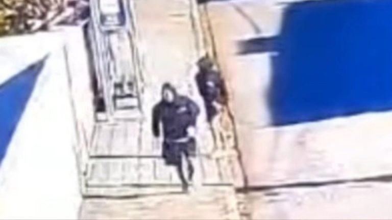 Quadrilha invade casa, rende morador com faca e rouba joias na capital