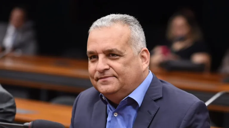Quem é Alfredo Gaspar, candidato vice de Flávio Bolsonaro