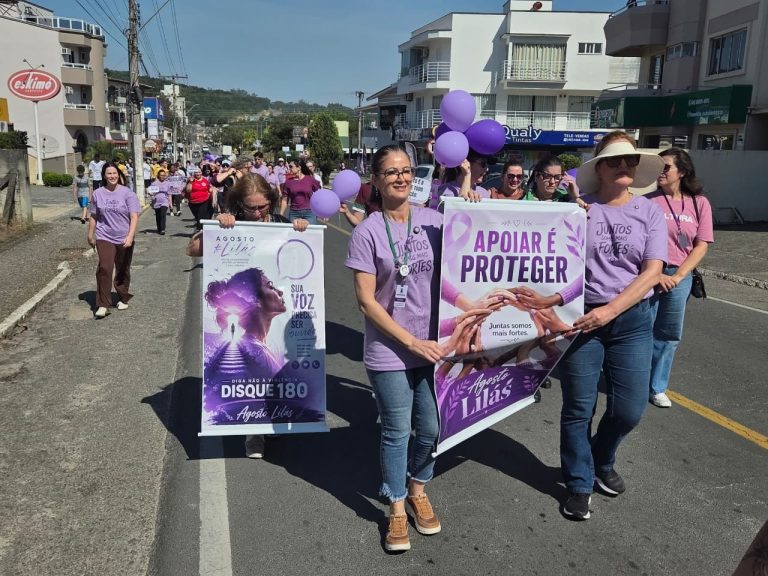 Caminhada pelo fim da violência contra a mulher é realizada em Urussanga