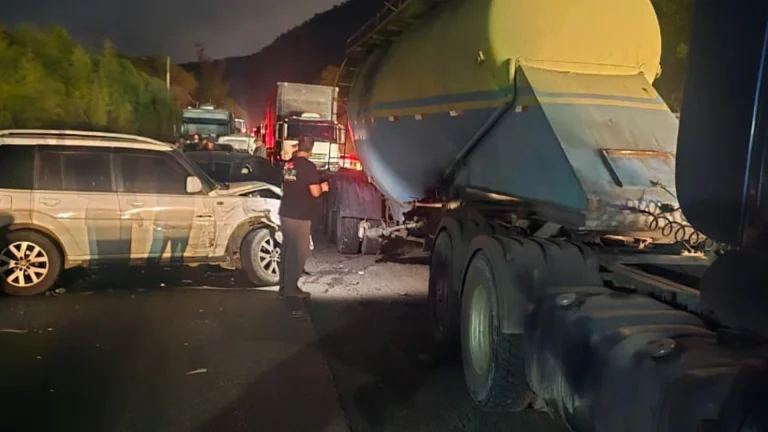 Engavetamento de veículos no Morro dos Cavalos deixa homem ferido na BR-101