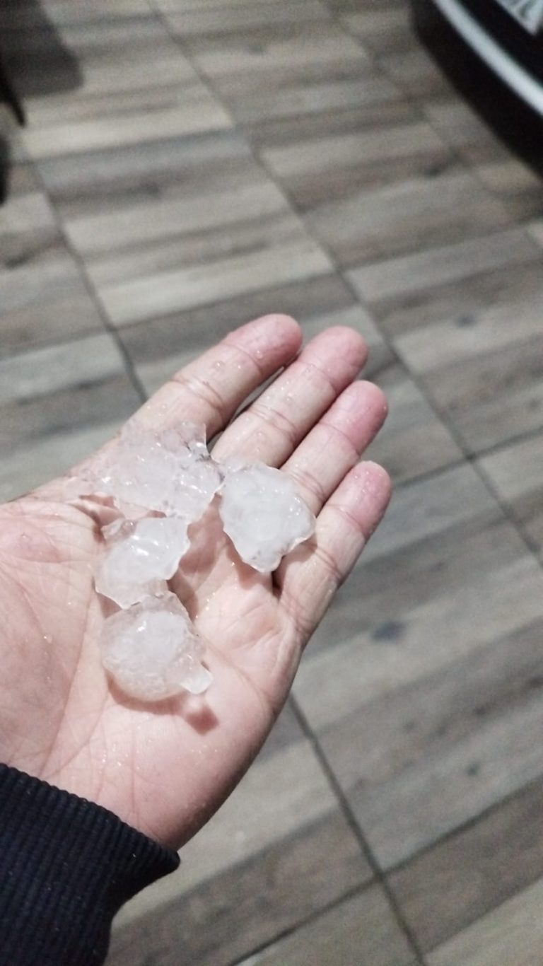 Jacinto Machado: queda de granizo danifica telhados