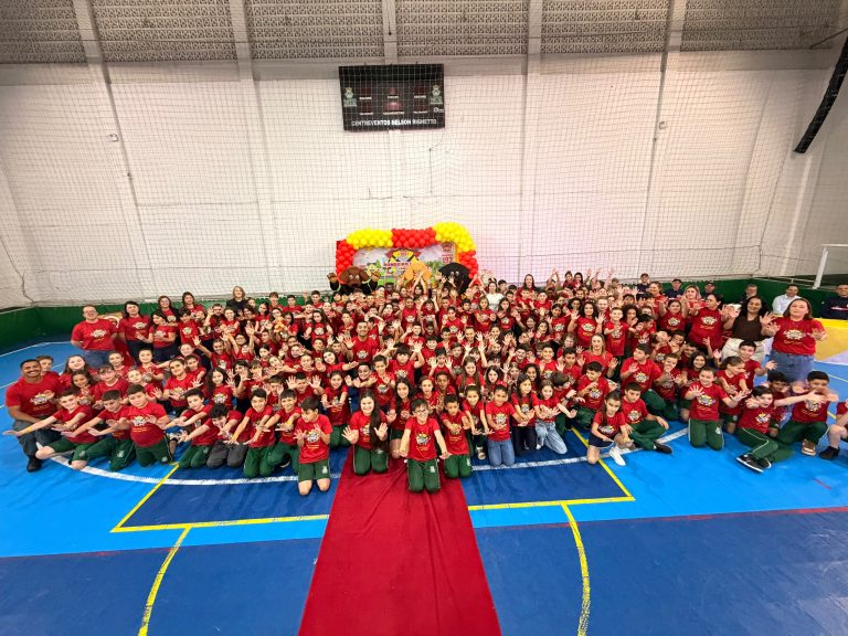 Programa do Corpo de Bombeiros Militar forma 215 Bombeiros Mirins